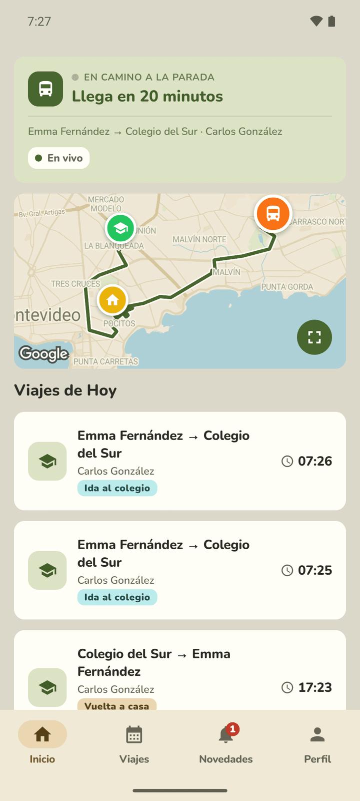 La app de familias con un viaje en curso: la camioneta en el mapa y la hora de llegada a la parada.