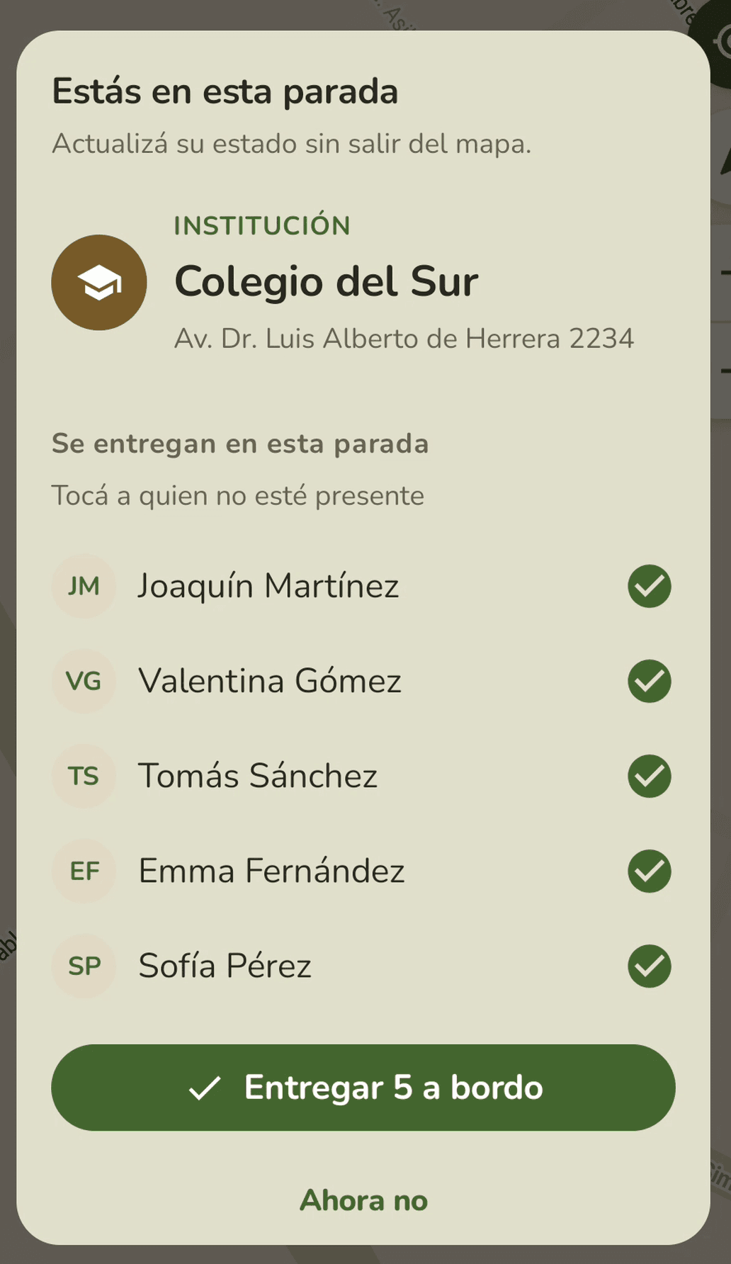 La ficha de la institución con los cinco pasajeros a bordo y el botón "Entregar 5 a bordo".